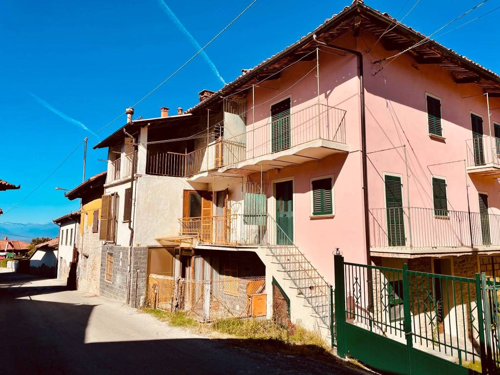 Casa indipendente a Belvedere langhe in Via Giuliani, 10 - Foto 2