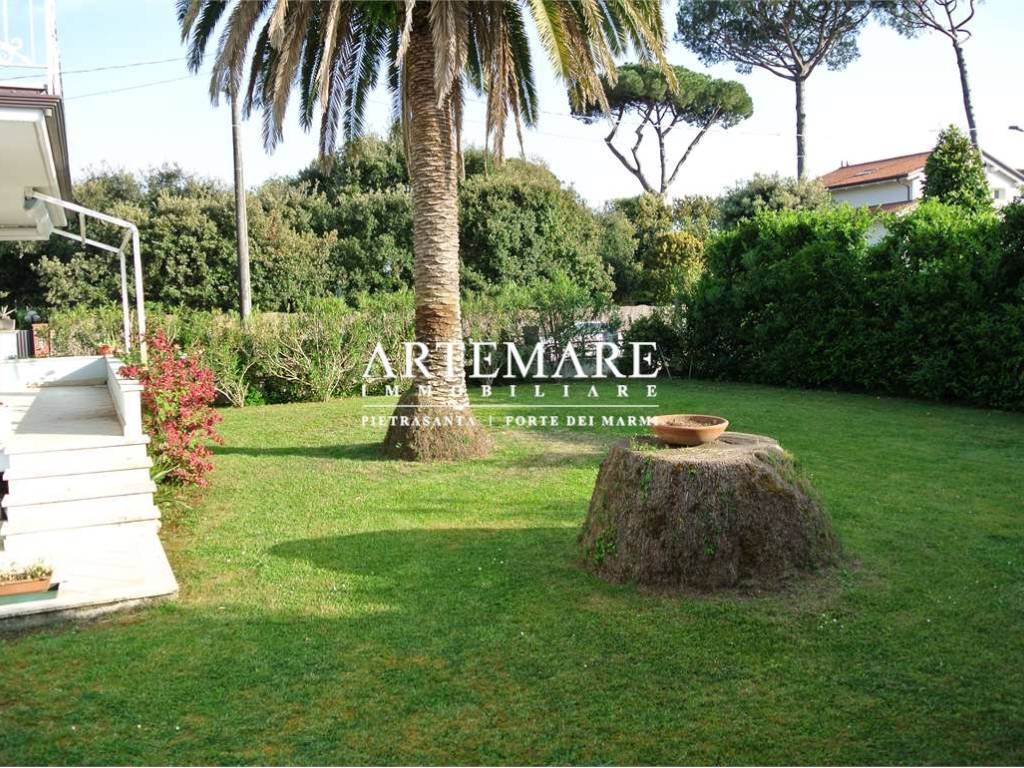 Villa a Pietrasanta in Via Piave, 10 - Foto 2