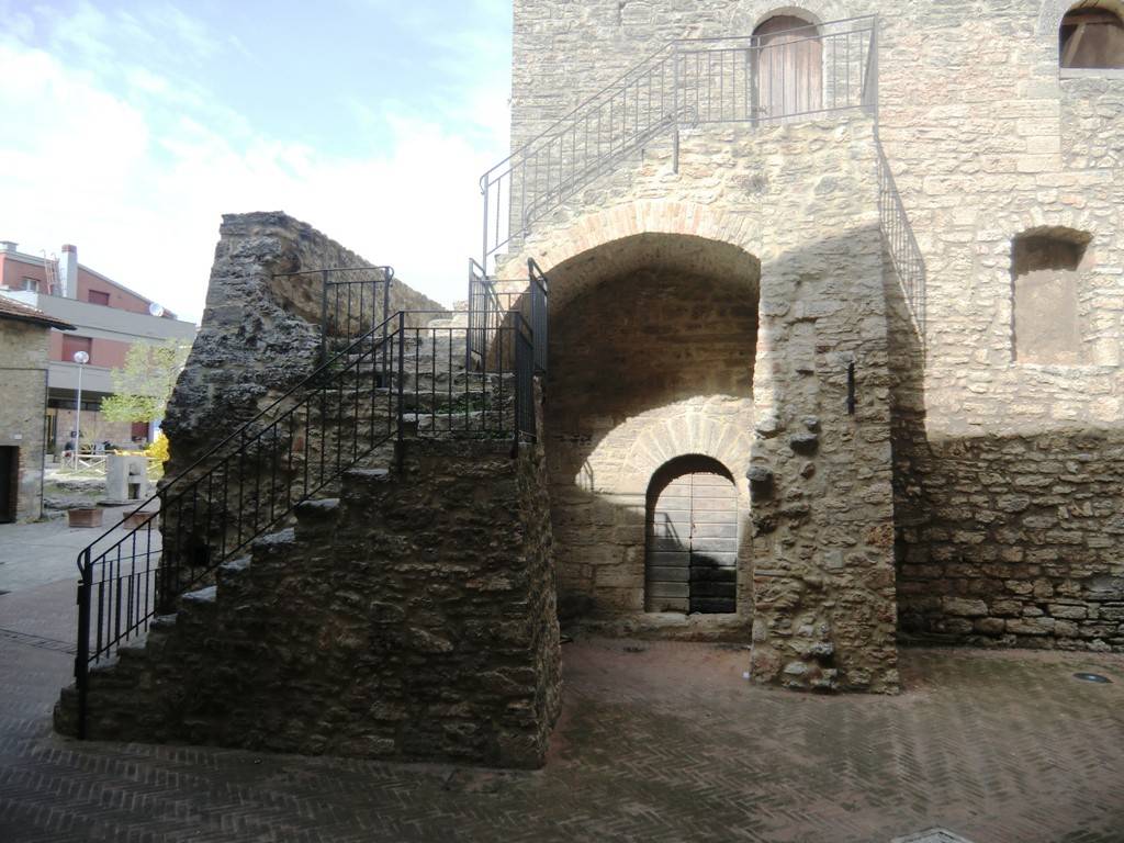 Palazzo / stabile a Gualdo cattaneo in Piazza Giuseppe Mazzini, 6 - Foto 3