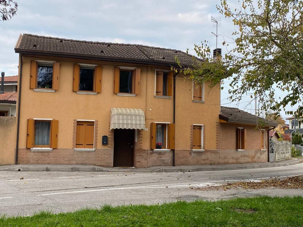 Villa a Santa lucia di piave in Piazza Granza, 23 - Foto 2