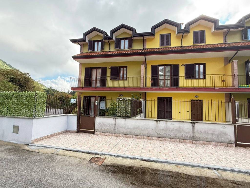Villetta a schiera a Monteforte irpino in Via Giardini di Sotto - Foto 2