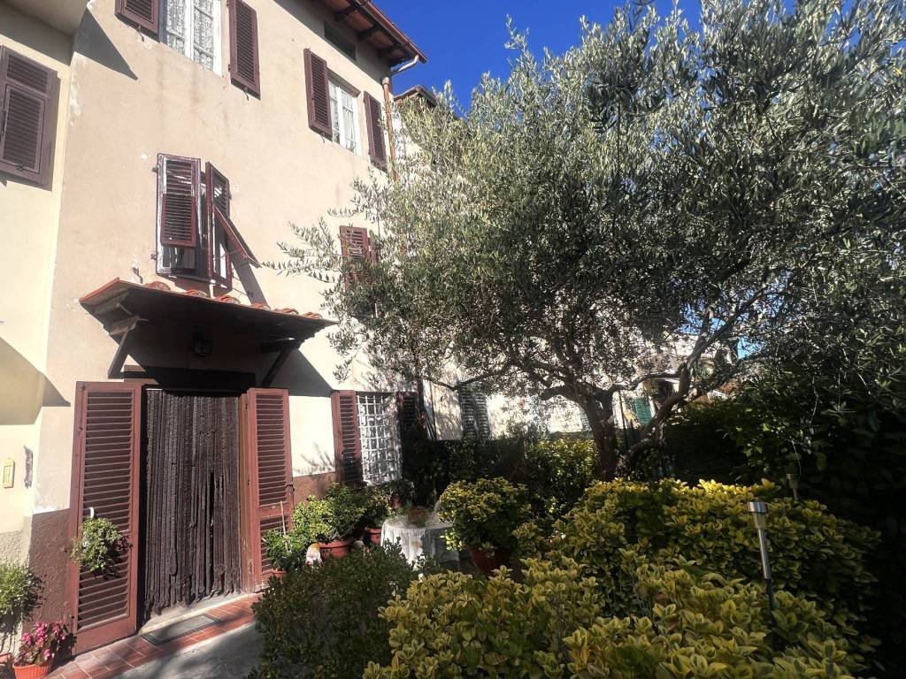 Casa indipendente a Lucca in Via Stefano Tofanelli, 290 - Foto 2