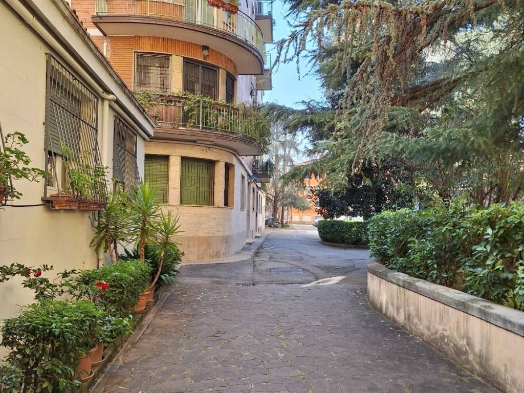 Box / garage a Bologna in Via Sant'Isaia - Foto 4