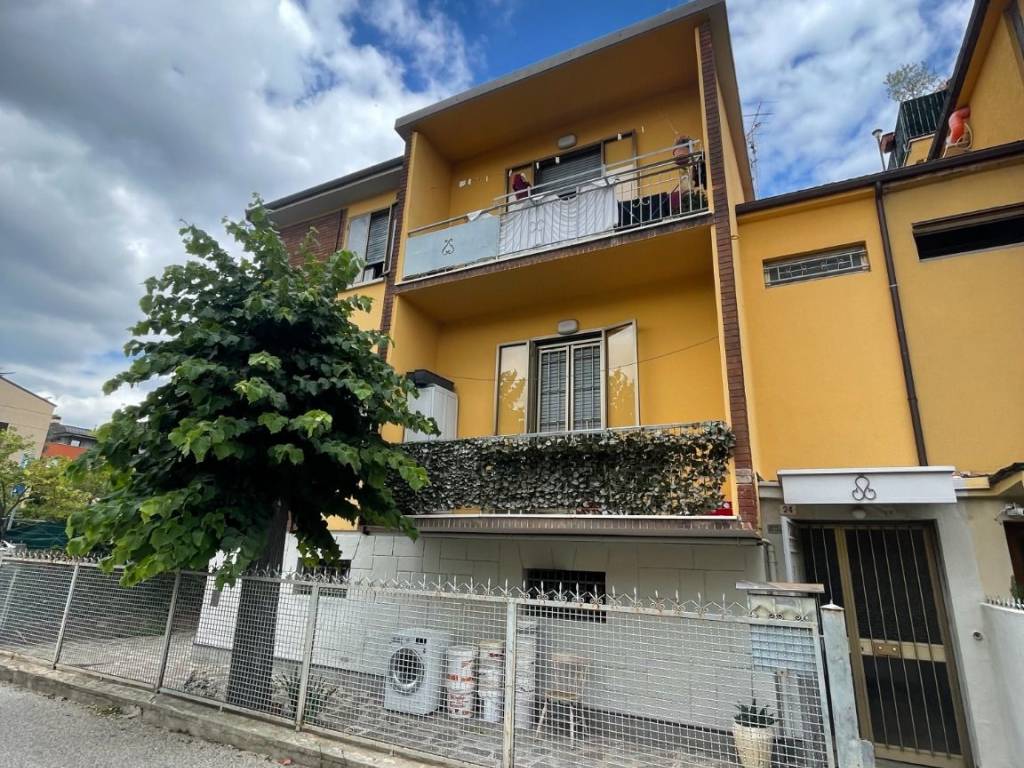 Appartamento a Bologna in Via Martiri Croce del Biacco, 24 - Foto 2