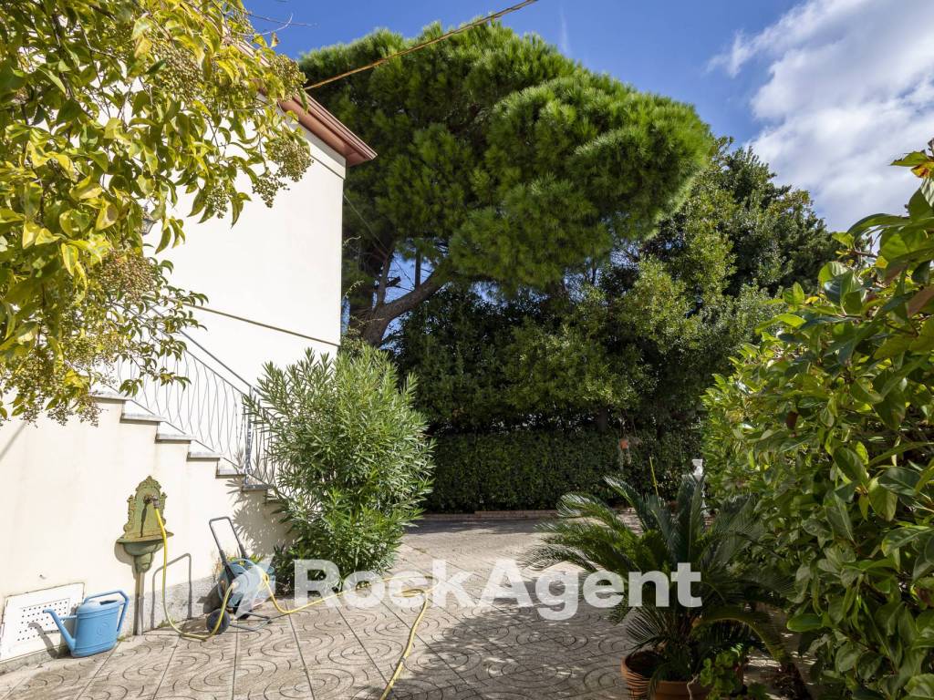 Villa a Catanzaro in Viale Vincenzo Gattoleo, 127 - Foto 3