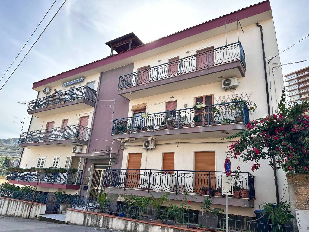 Appartamento a Santo stefano di camastra in Via Marina - Foto 2