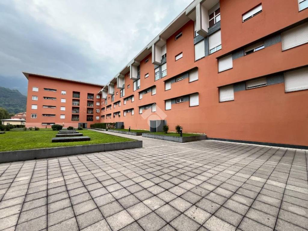 Appartamento a Lecco in V.le Montegrappa, 28 - Foto 2