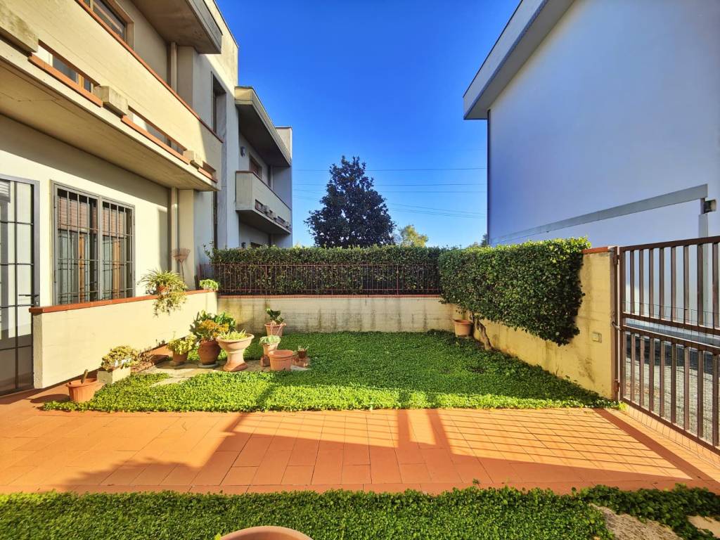 Villetta a schiera a Campi bisenzio in Via Allori - Foto 2