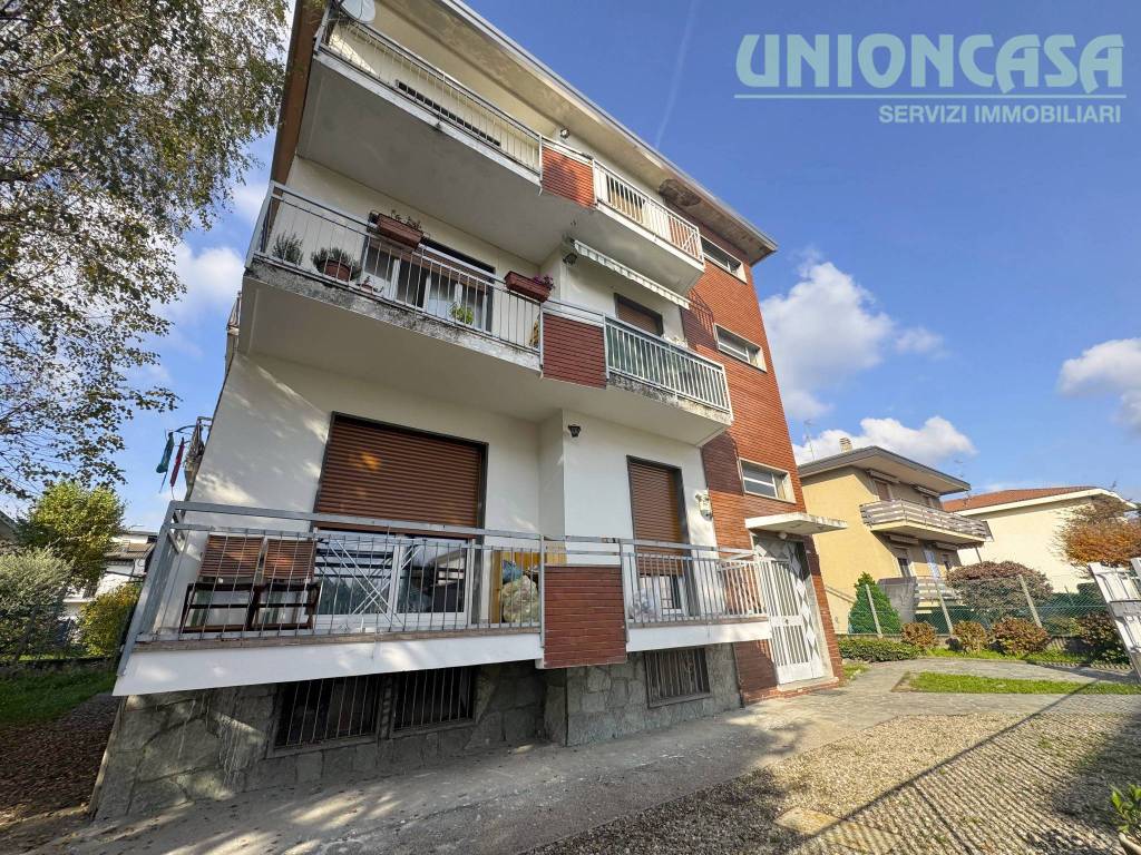 Appartamento a Tradate in Via Fratelli Rosselli, 4 - Foto 2