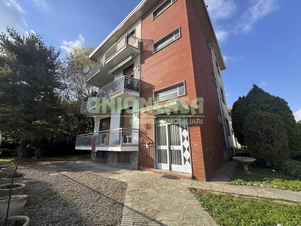 Appartamento a Tradate in Via Fratelli Rosselli, 4 - Foto 3
