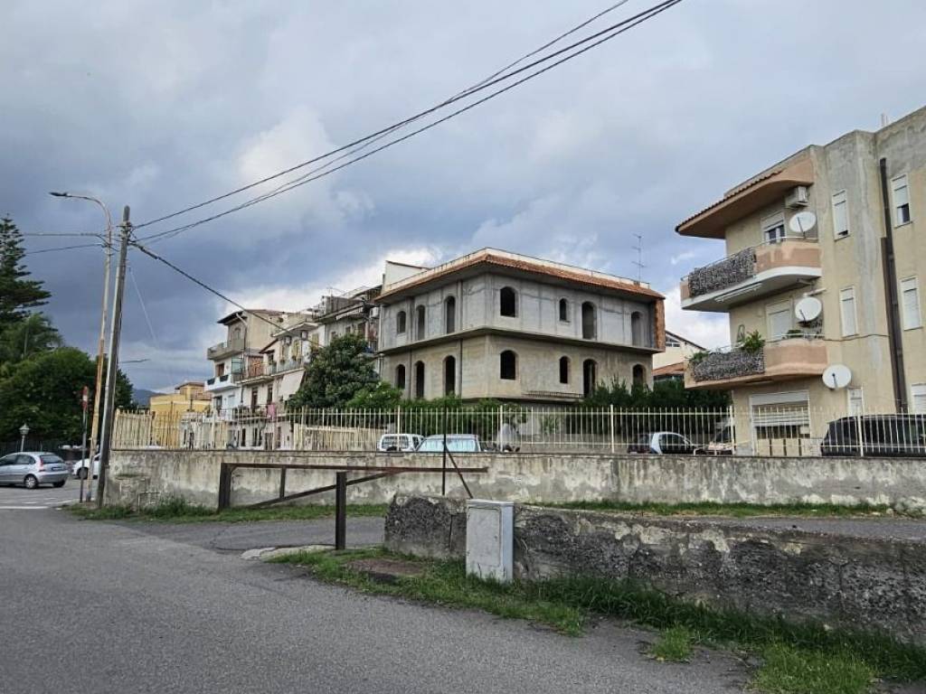 Palazzo / stabile a Taormina in Via Cannizzoli, 58 - Foto 2