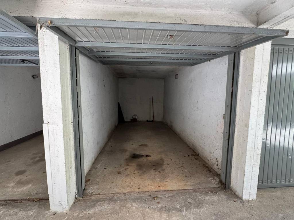 Box / garage a Clusone in Via Geremia Bonomelli, 4 - Foto 2