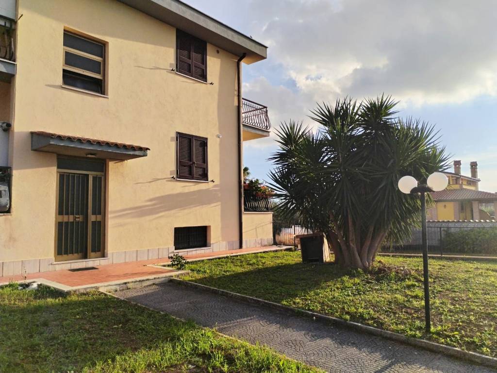 Appartamento a Ardea in Via San Bernardo dei Marsi - Foto 2