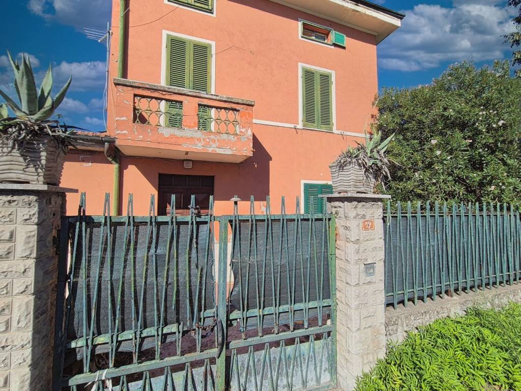 Casa indipendente a Pontedera in Via Tosco Romagnola, 19 - Foto 2