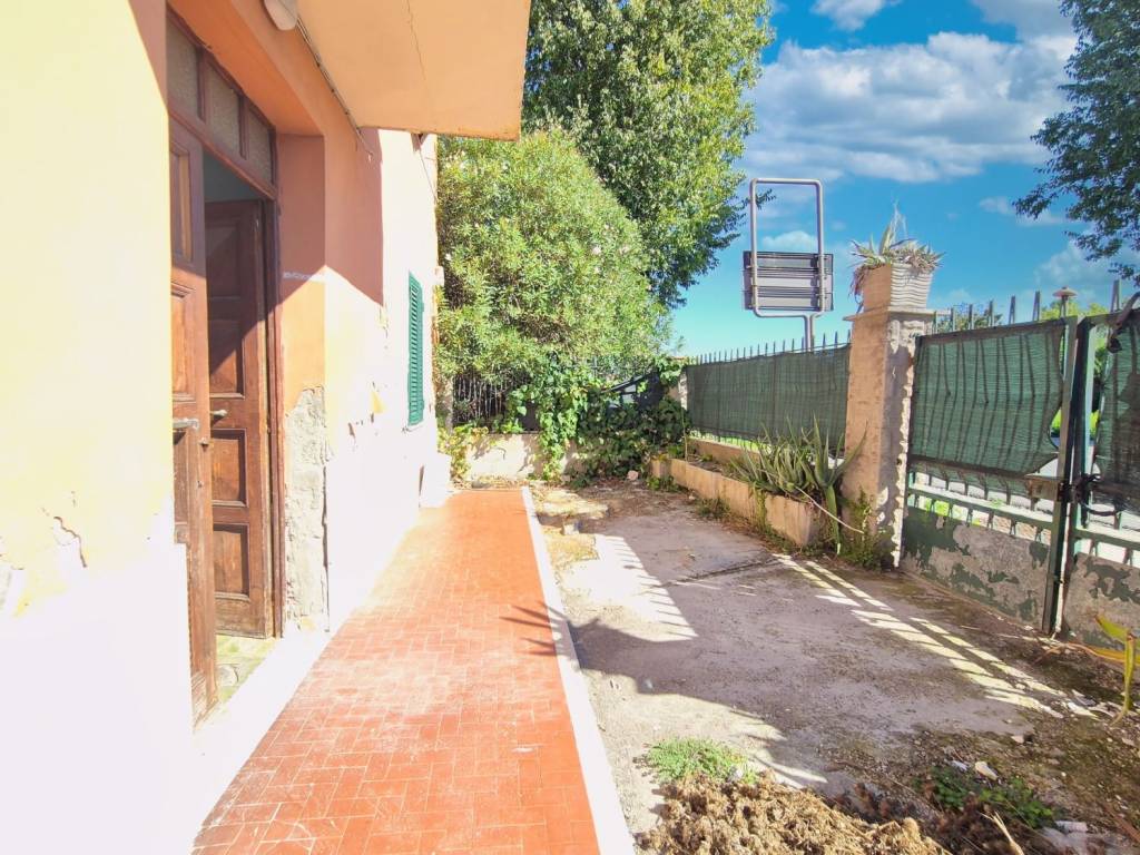 Casa indipendente a Pontedera in Via Tosco Romagnola, 19 - Foto 4