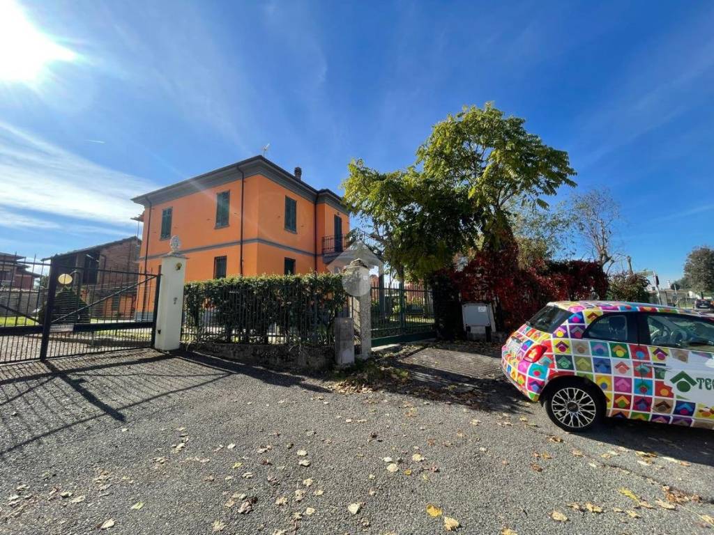 Casa indipendente a Rivanazzano terme in Viale Cristoforo Colombo, 16 - Foto 3