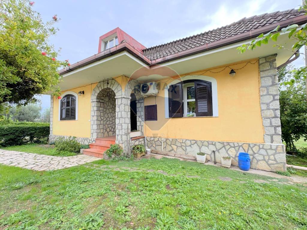 Villa a Alife in Via Fontanelle, 19 - Foto 3