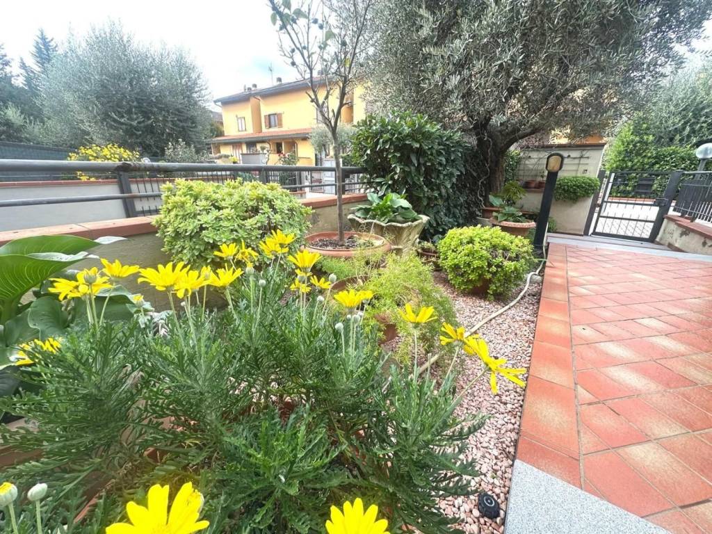 Villetta a schiera a Campi bisenzio in Via Carraia, , 52 - Foto 2