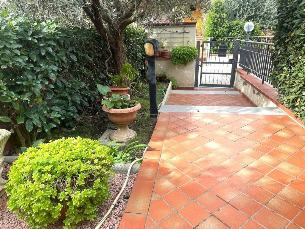 Villetta a schiera a Campi bisenzio in Via Carraia, , 52 - Foto 3