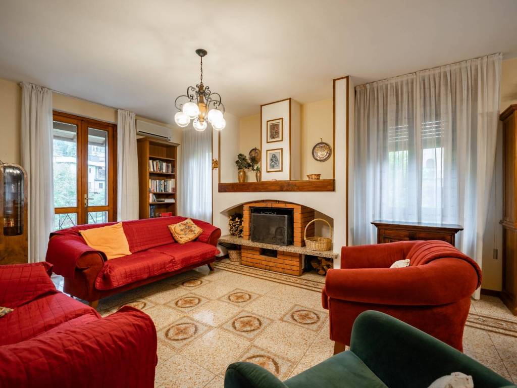 Appartamento a Barzio in Via Martiri Patrioti Barziesi, 6 - Foto 3