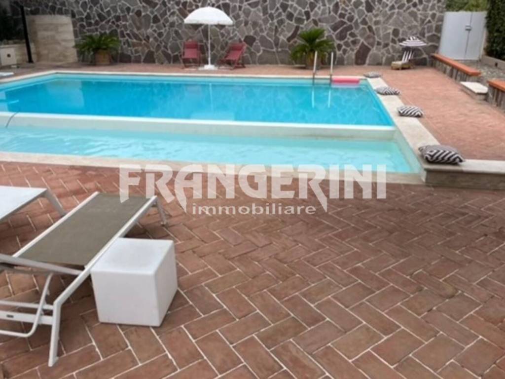 Villa a Livorno in Via di Montenero - Foto 2