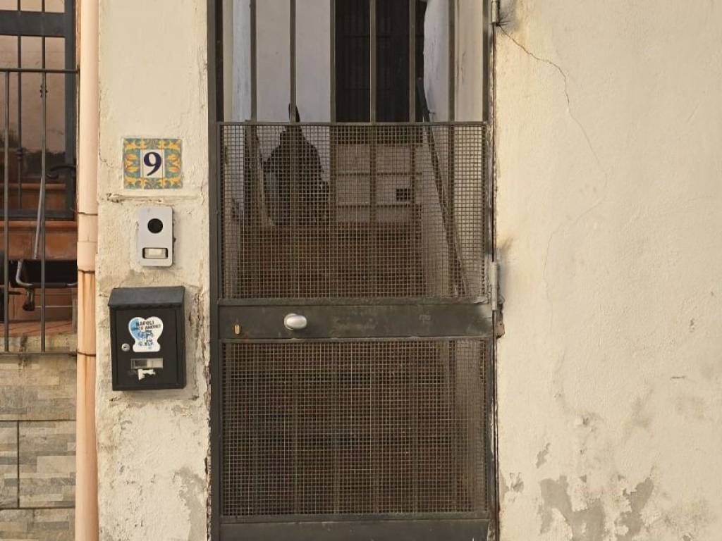 Appartamento a Portici in Via Carlo e Luigi Giordano, 9 - Foto 2