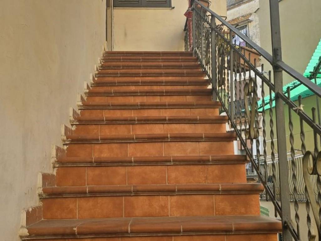 Appartamento a Portici in Via Carlo e Luigi Giordano, 9 - Foto 3
