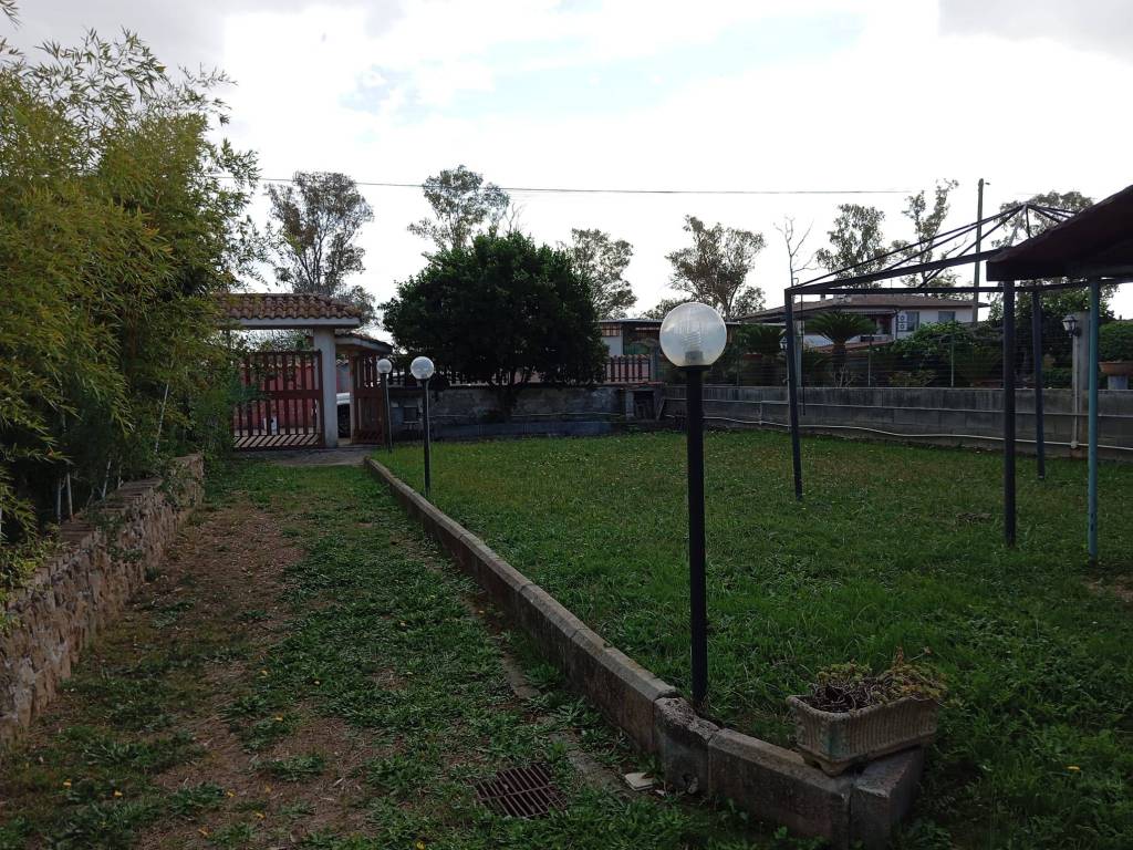 Villa a Latina in Via Licio Quinzio Cincinnato, 41 - Foto 4