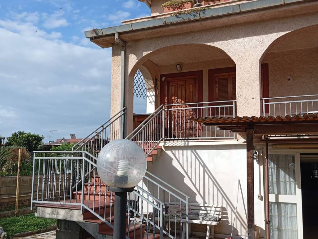 Villa a Latina in Via Licio Quinzio Cincinnato, 41 - Foto 5