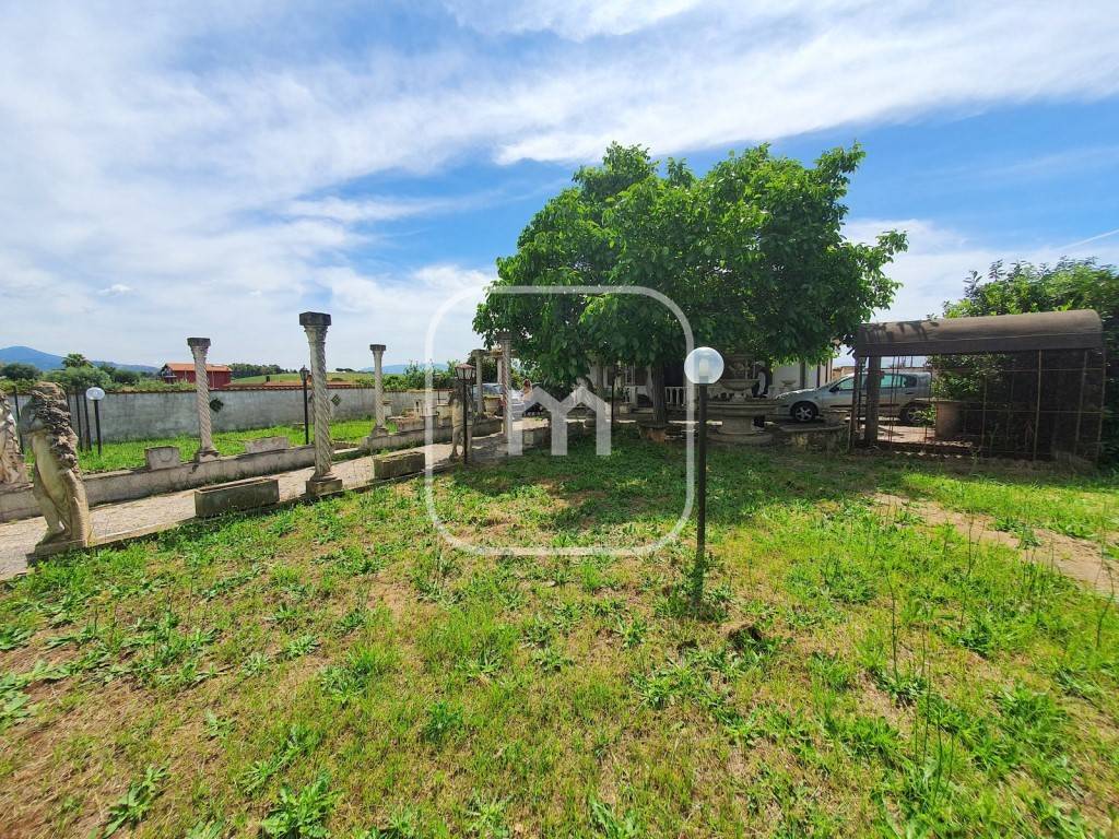 Villa a Aprilia in Via dei Rutuli - Foto 4