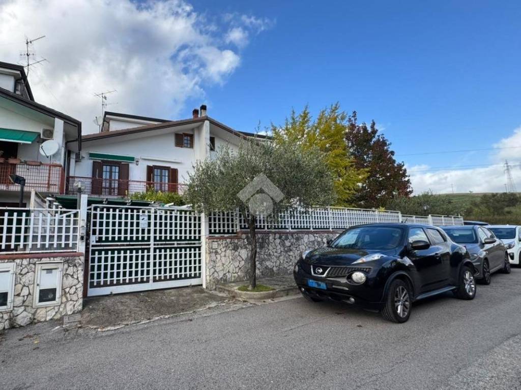 Villetta a schiera a San mango piemonte in Viale Dei Biancospini, 3 - Foto 2