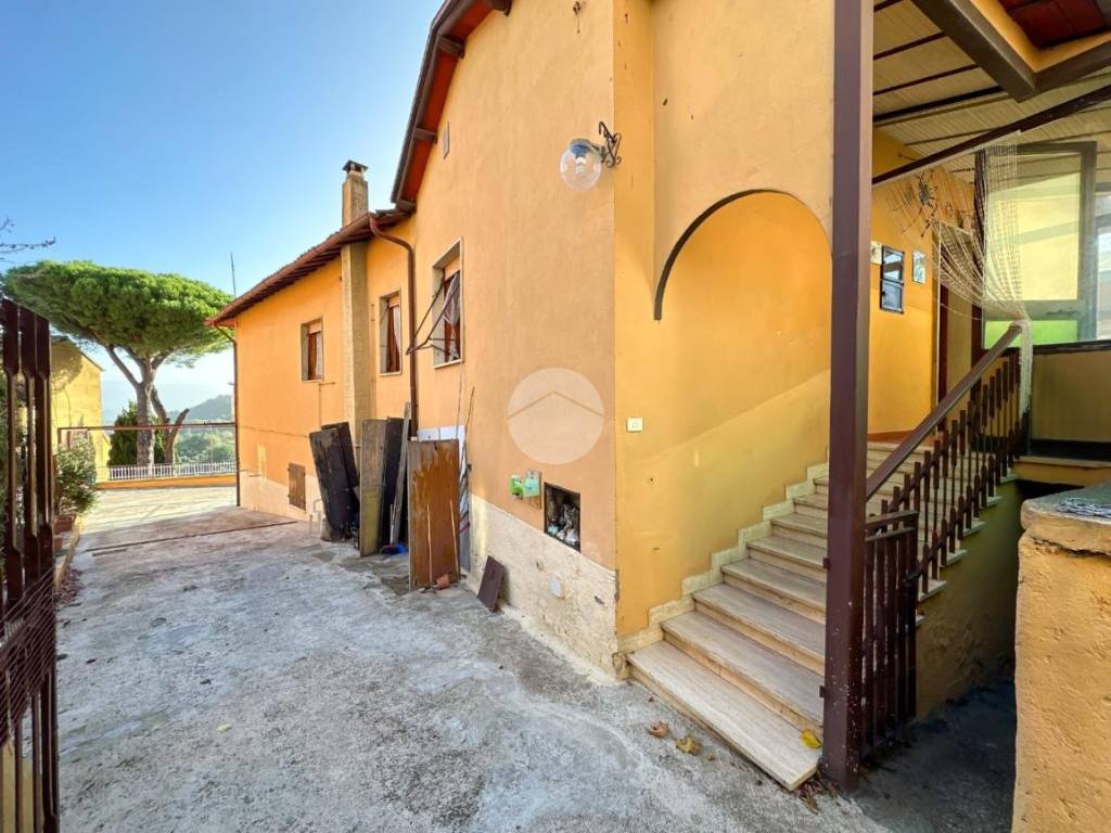 Casa indipendente a Monte porzio catone in Via Aldo Moro, 30 - Foto 2