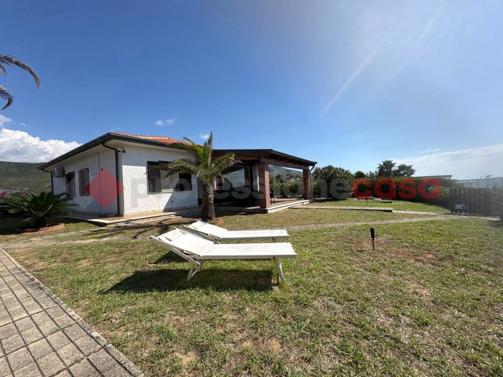 Villa a Sperlonga in VIA DEL LAGO LUNGO, 789 - Foto 2