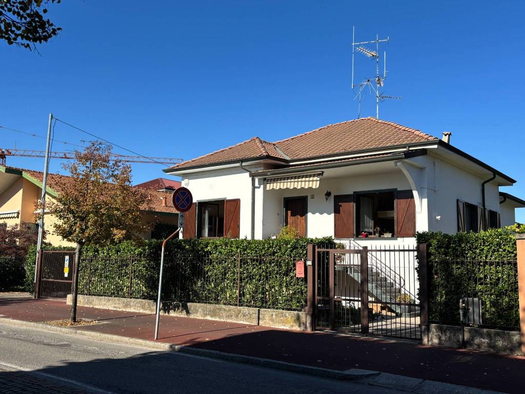 Villa a Cernusco sul naviglio in Via Amerigo Vespucci, 4 - Foto 2