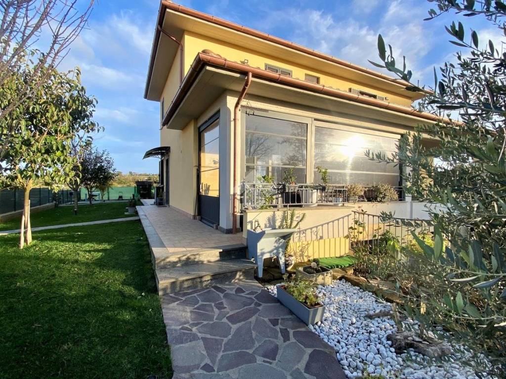 Villa a Capodimonte in Strada Montecchio Scomparti, 1 - Foto 2