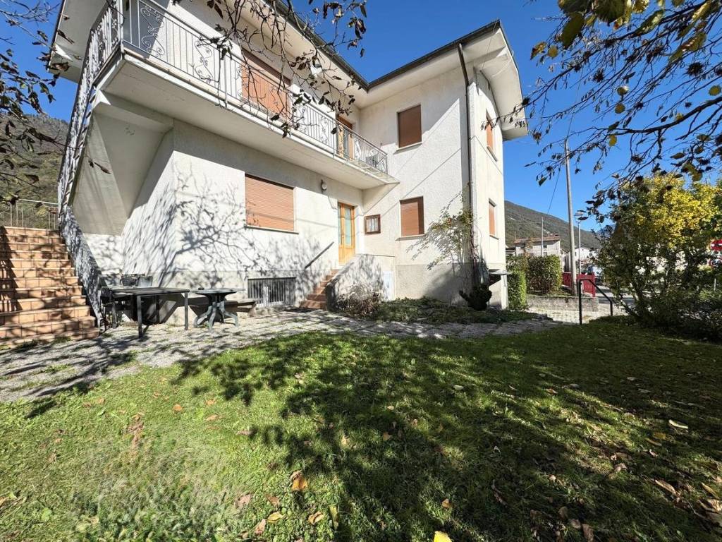 Casa indipendente a Revine lago in Via Carpenè, 39 - Foto 2