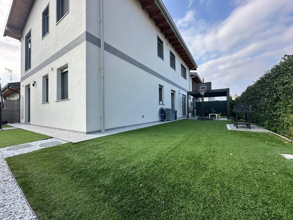 Appartamento a Oleggio in Via Strera - Foto 2