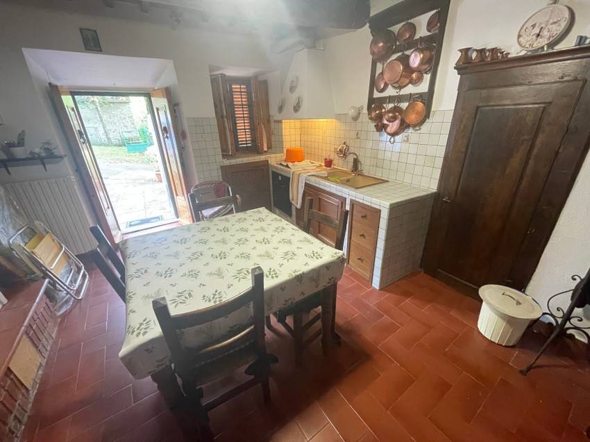 Casa indipendente a Vernio in Via della Chiesina - Foto 2