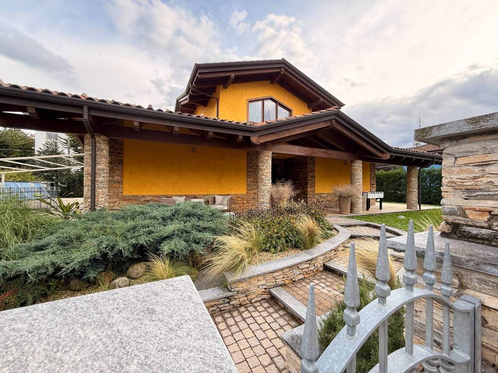 Villa a Lanzo torinese in Via Aymone di Challant, 17 - Foto 2