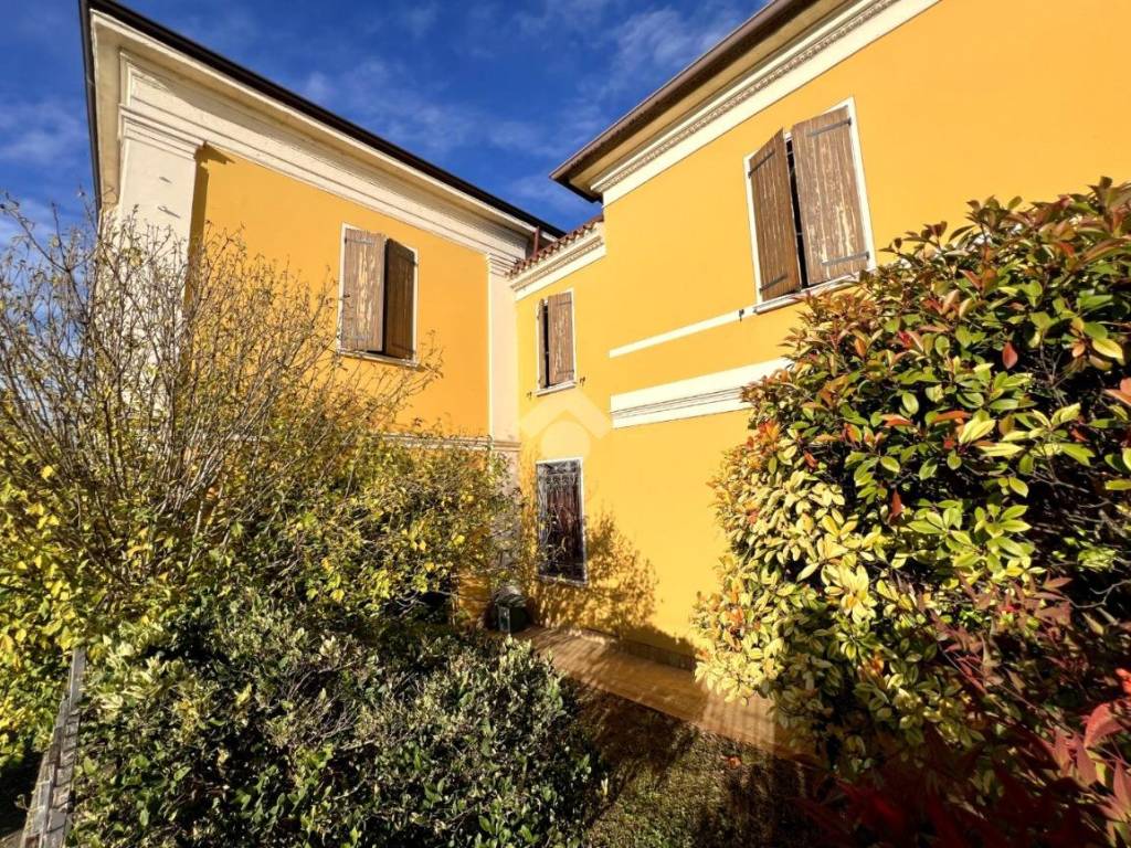Casa indipendente a Casalromano in Via Amedeo Di Savoia, 17 - Foto 2