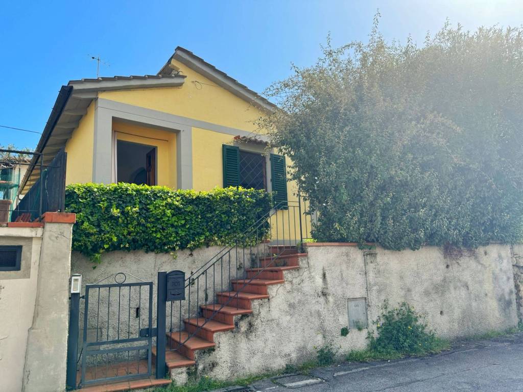 Casa indipendente a Poggio a caiano in Via Ambra - Foto 4