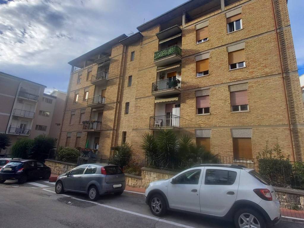Appartamento a Ascoli piceno in Via Gaspare Spontini - Foto 2