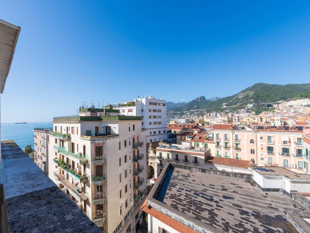 Attico / mansarda a Salerno in Corso Vittorio Emanuele, 203 - Foto 3