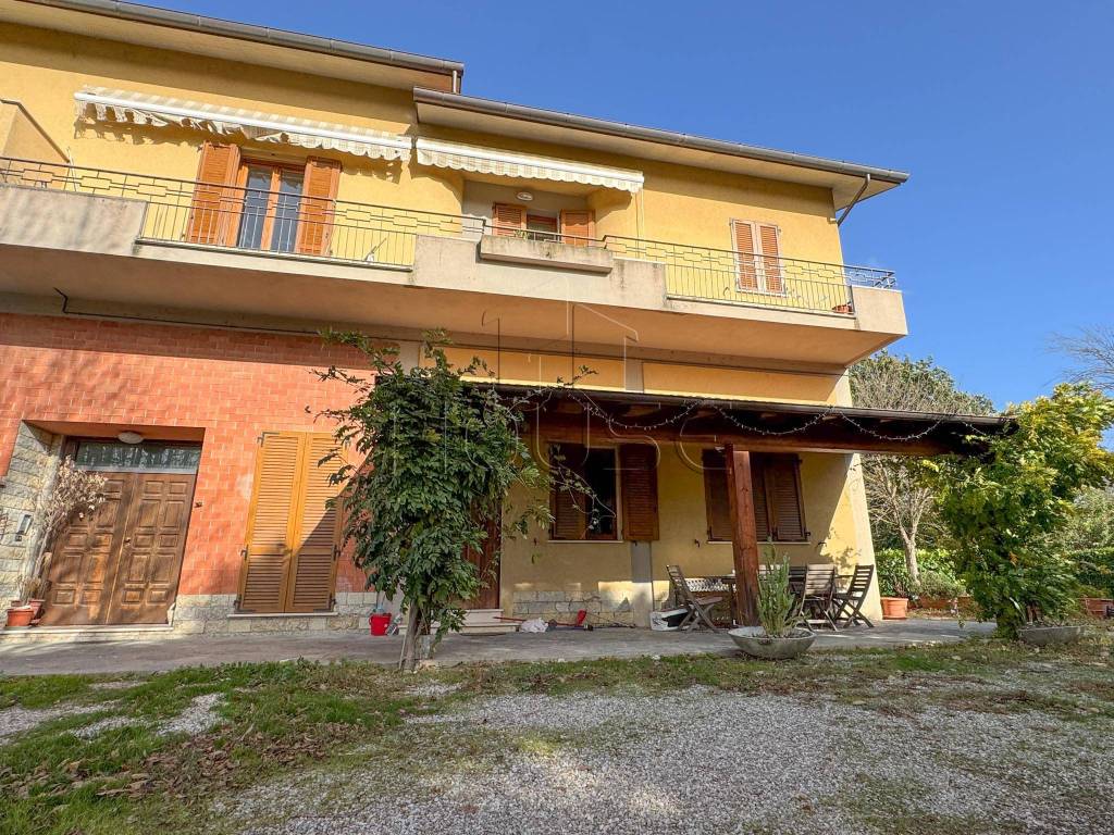 Appartamento a Città di castello in Via Giuseppe Antoniucci, Zona industriale di Regnano, Regnano, Cerbara, Città di Castello, Perugia, Umbria, 06011, Italia - Foto 2