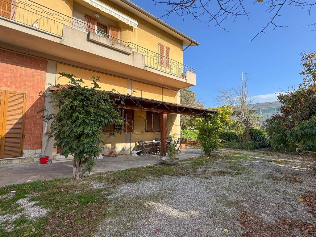 Appartamento a Città di castello in Via Giuseppe Antoniucci, Zona industriale di Regnano, Regnano, Cerbara, Città di Castello, Perugia, Umbria, 06011, Italia - Foto 4