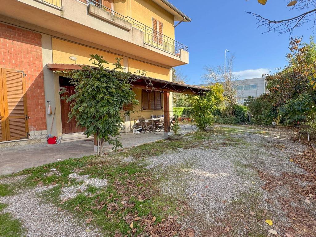 Appartamento a Città di castello in Via Giuseppe Antoniucci, Zona industriale di Regnano, Regnano, Cerbara, Città di Castello, Perugia, Umbria, 06011, Italia - Foto 5