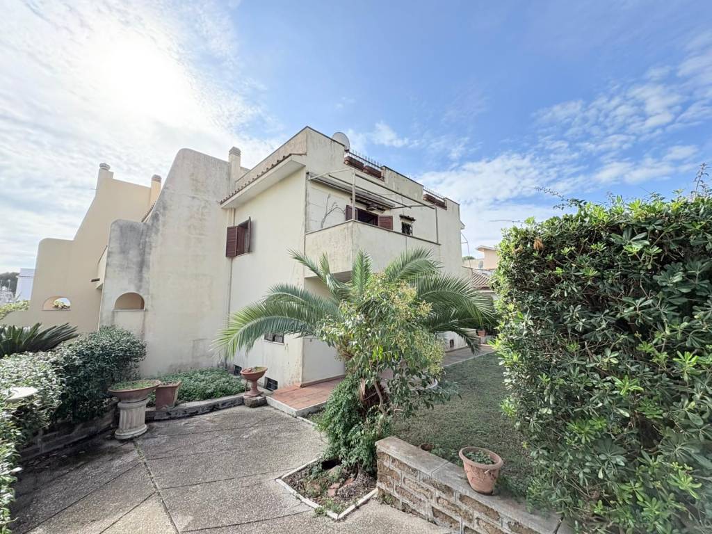 Villetta a schiera a Santa marinella in Via Pirgus - Foto 2
