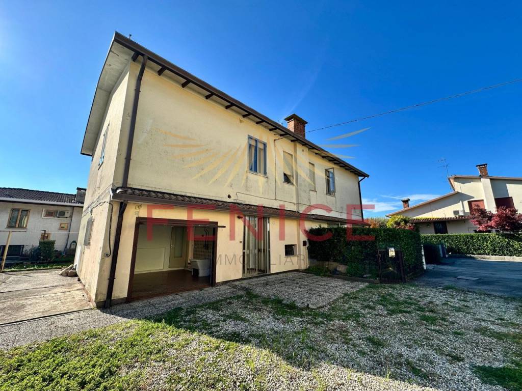 Villa a Montebelluna in via Maffei 24 - Foto 2