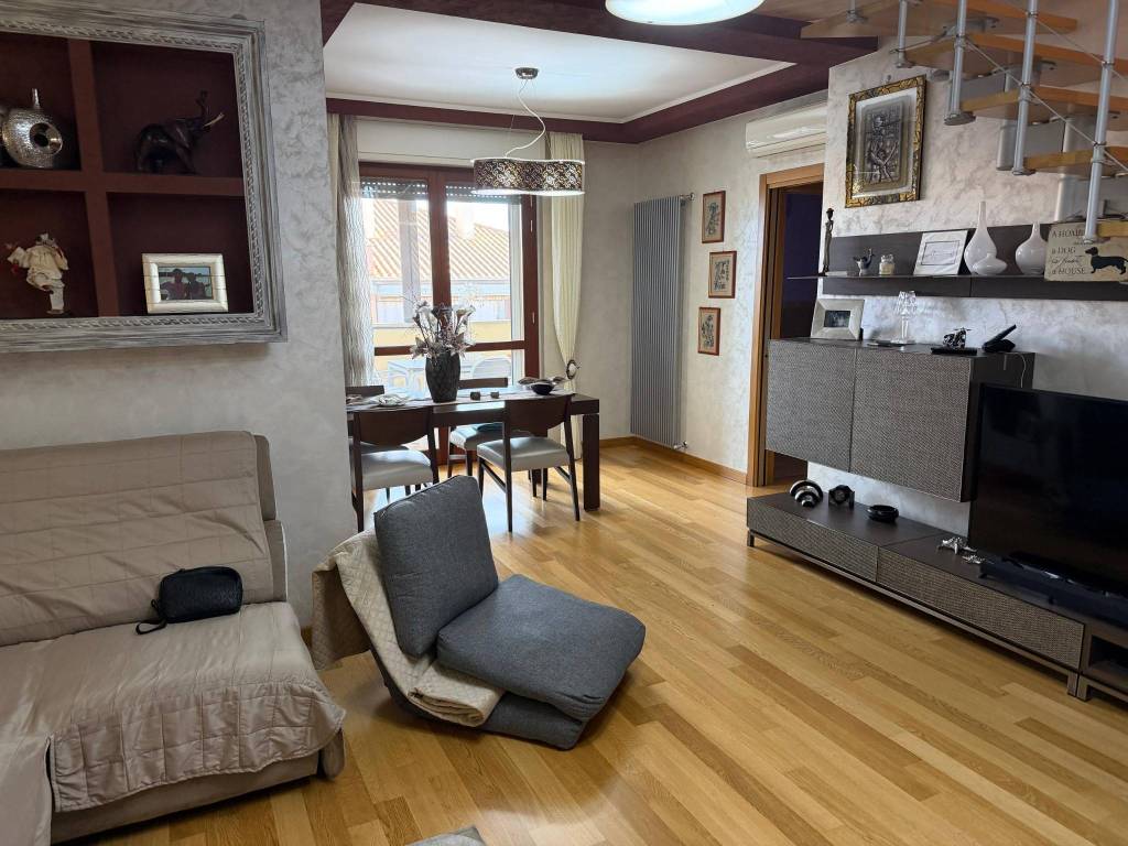 Attico / mansarda a Aprilia in Via Pola - Foto 2