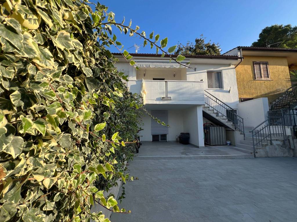 Villetta a schiera a Cassano delle murge in Contrada Incoronata Lagogemolo, 21 - Foto 2